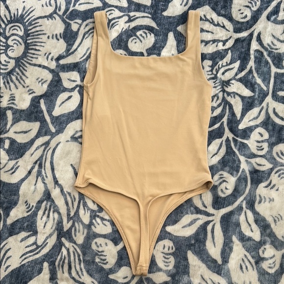 Babaton Tan Bodysuit XS square neck - Picture 5 of 6